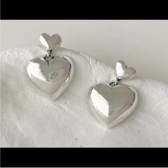 NWT 💖 HOUSE OF HARLOW 1960 Silver Tone Double Puffy Hollow Hearts Earrings - Picture 5 of 7